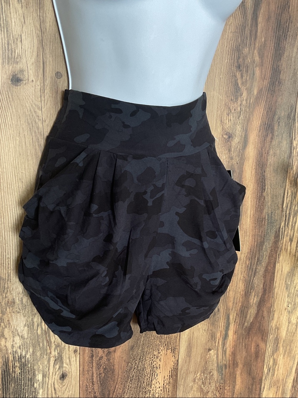 Leggings Depot High-Waist Black Camo Side Pleated Women’s Shorts S C319